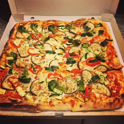 Pizza Amici 50 x 50 cm - Partypizza zum Vorbestellen