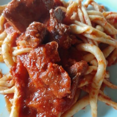 Strozzapreti mit Tomate und Parmaschinken